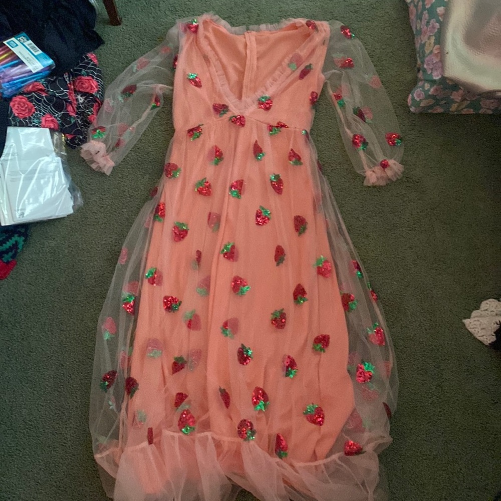 Strawberry dress long sleeve